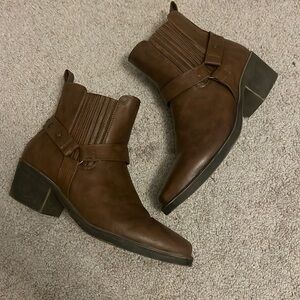 Sonoma Whiskey Cognac‎ Western Ankle Boots. Harness Studded. Cowboy Cowgirl. 9.5
